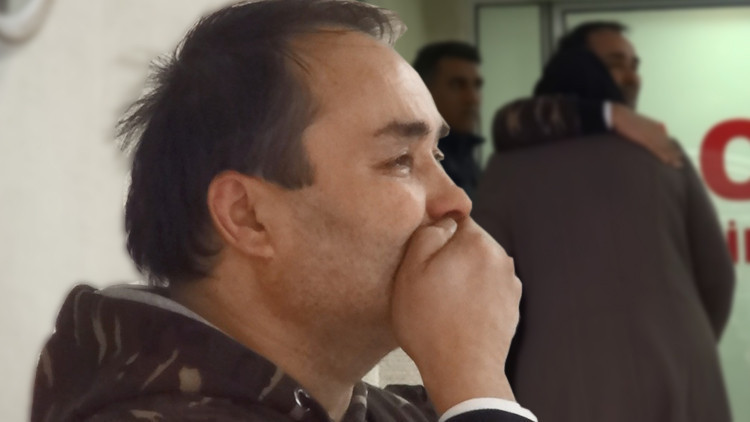 Genç kadın sokak ortasında dehşeti yaşadı  Her şeye rağmen Ağlama anne... dedi