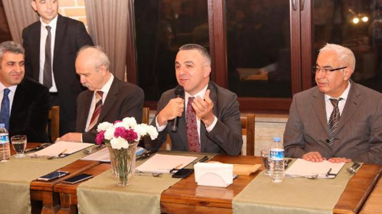 Vali Bilgin, muhtarlarla bir araya geldi