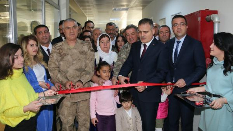 Şehit kızının, babası adına yaptırdığı kütüphane hizmete açıldı