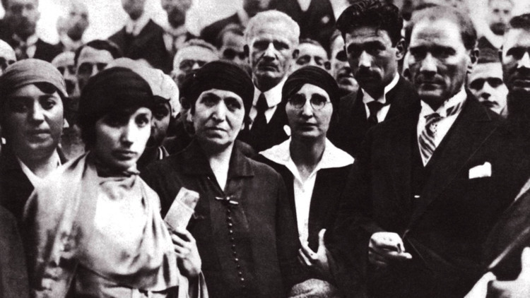 Dünya Kadın Hakları Günü ne zaman ortaya çıktı Kadınlara seçme seçilme hakkı ne zaman verildi