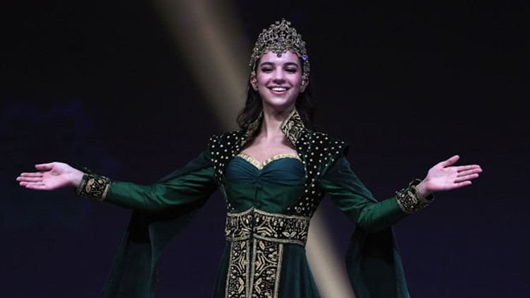 Miss Universete Hürrem Sultan rüzgarı esti