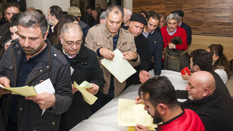 Avrupa’nın en büyük cemevi yeni yöneticilerini seçti: Gelmek hak ise gitmek hakikattir Avrupa’nın en büyük cemevi yeni yöneticilerini seçti: Gelmek hak ise gitmek hakikattir