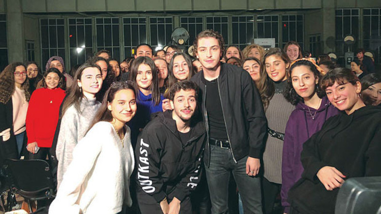 Boran Kuzum öğrencilerle sohbet etti