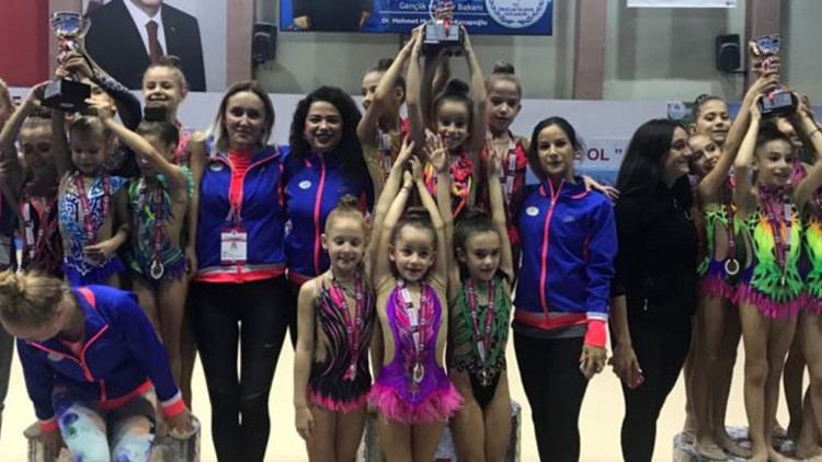 Ritmik cimnastikte zirve Acıbadem’in Ritmik cimnastikte zirve Acıbadem’in