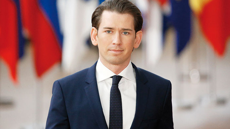 Tek kullanımlık poşetleri yasaklıyor Tek kullanımlık poşetleri yasaklıyor