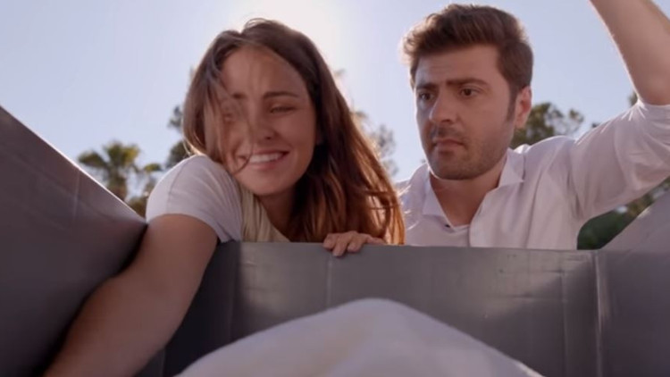 Git Başımdan oyuncuları ile dikkat çekiyor Oyuncu kadrosu ve konusu