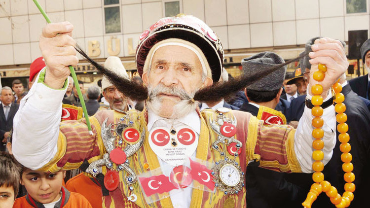 O bıyıklar toprak oldu