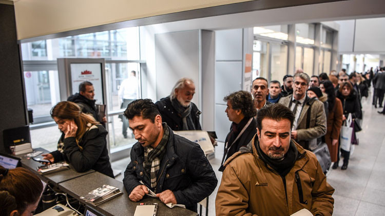 Evim Türkiye Fuarına yoğun ilgi... Uzun kuyruklar oluştu Evim Türkiye Fuarına yoğun ilgi... Uzun kuyruklar oluştu