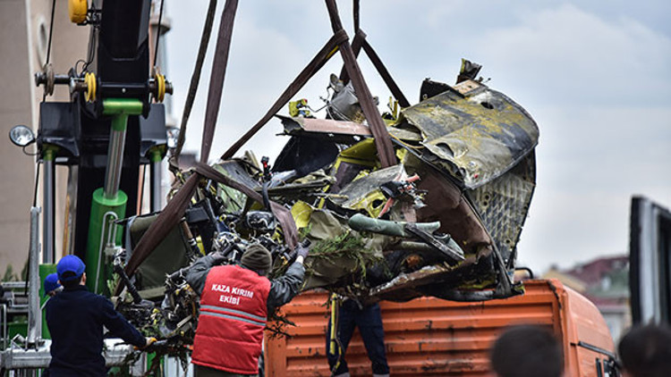 Çekmeköyde düşen helikopterin enkaz kaldırma çalışmaları başladı
