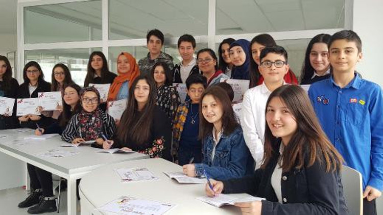 Küçük yazarların imza günü