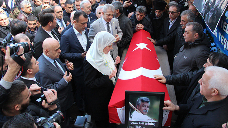 Ozan Arif son yolculuğuna uğurlandı Ozan Arif son yolculuğuna uğurlandı