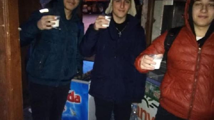 Kaynarca Belediyesinden, taşımalı öğrencilere süt ikramı