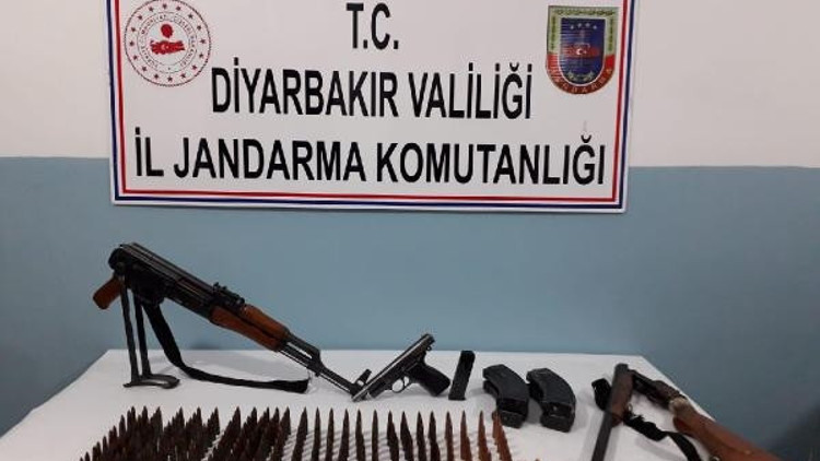 Diyarbakırda silah kaçakçılığı operasyonu: 2 gözaltı Diyarbakırda silah kaçakçılığı operasyonu: 2 gözaltı