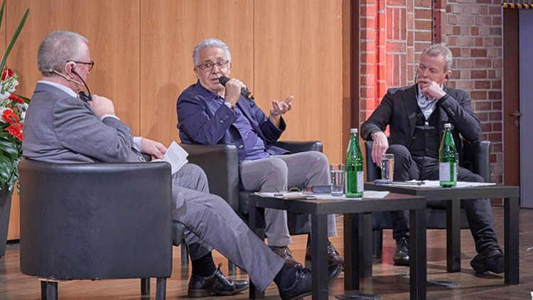 Livaneli: Avrupa Atatürk devrimlerini anlamadı Livaneli: Avrupa Atatürk devrimlerini anlamadı