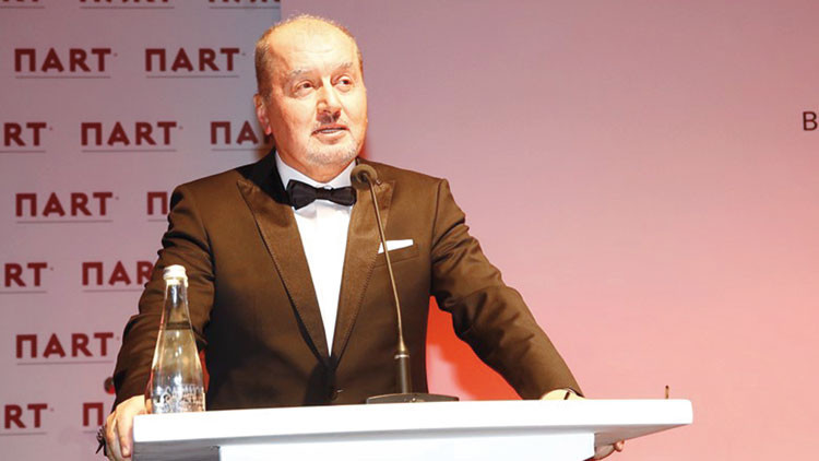 Nart, Lloyd’s üyesi