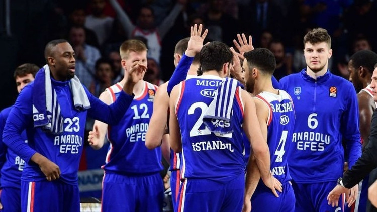 Anadolu Efes ilk 4ü garantiledi Euroleaguede öne çıkanlar... Anadolu Efes ilk 4ü garantiledi Euroleaguede öne çıkanlar...