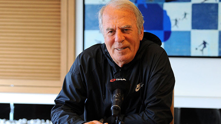 Mustafa Denizli: Trezegueti satmadık; çünkü... Mustafa Denizli: Trezegueti satmadık; çünkü...