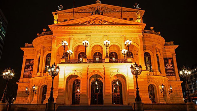 Opera şölenine davet