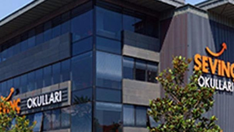 Sevinç Koleji öğrencilerinden derneklere destek