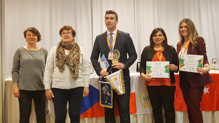 Prag’dan ödülle döndüler Prag’dan ödülle döndüler