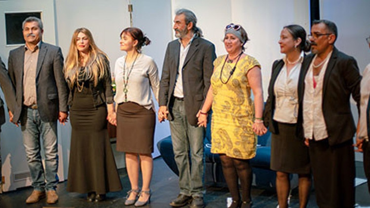 ‘Dümen’ Hamburg’da kahkahaya boğdu ‘Dümen’ Hamburg’da kahkahaya boğdu