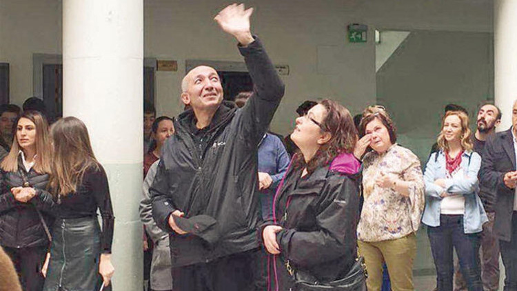 Öğrencilerim beni kafaladı Öğrencilerim beni kafaladı