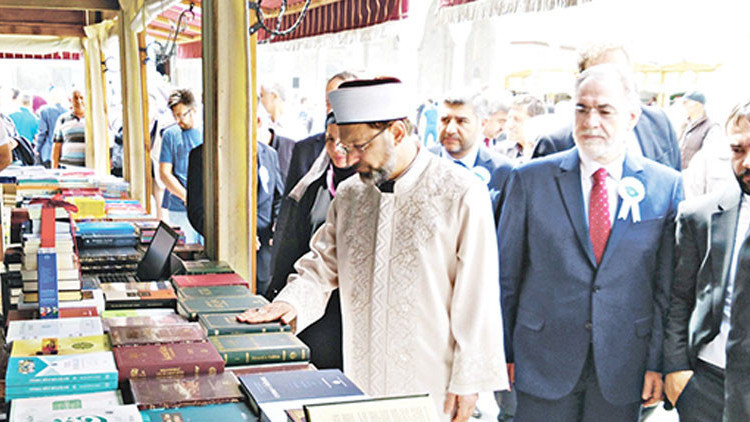 Diyanet Vakfı’nın Sultanahmet’teki kitap fuarına İBB’den izin çıkmadı Diyanet Vakfı’nın Sultanahmet’teki kitap fuarına İBB’den izin çıkmadı