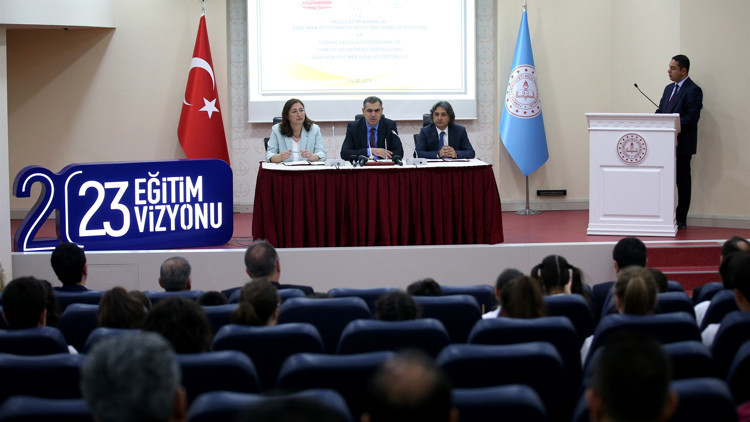 Öğretmenlere ‘oryantiring’ ve ‘doğa yürüyüşü’ eğitimi