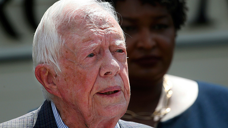 Av yolunda kalçasını kırdı