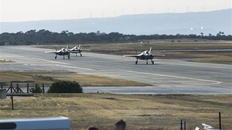 İngiliz Hava Kuvvetleri’ne ait F-35 savaş uçakları Kıbrıs’ta İngiliz Hava Kuvvetleri’ne ait F-35 savaş uçakları Kıbrıs’ta