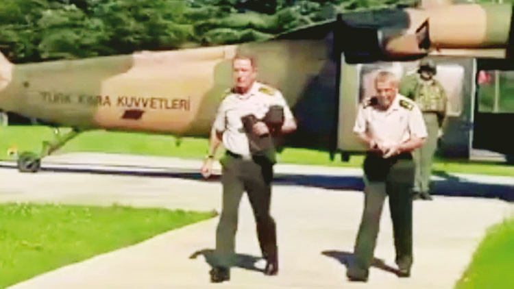 Darbeci pilotlara ceza yağdı