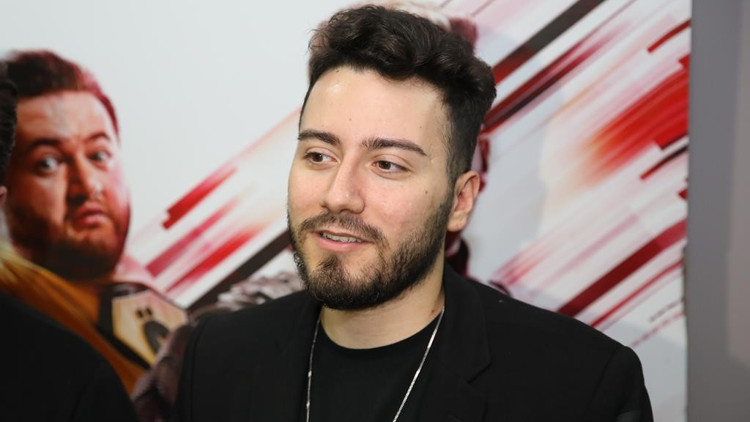 Fenomen Enes Batur filmiyle geldi