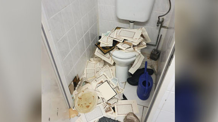 Aşağılık saldırı Müslümanları üzdü: Kuran’ları yırtıp tuvalete attılar