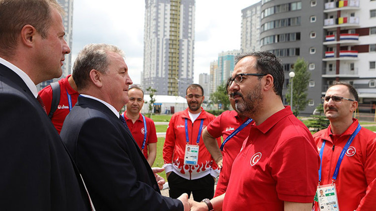 Bakan Kasapoğlu, Belarus’ta sporcu köyünü ziyaret etti