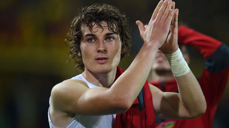 Çağlardan itiraf geldi;  Çağlar değil, Türk..