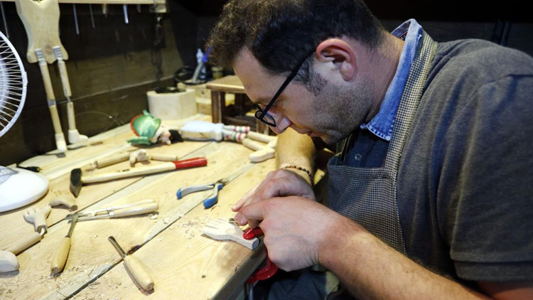 Gölge oyunu için mücadele ediyor