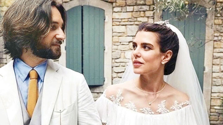 Kilisede evlendi Kilisede evlendi