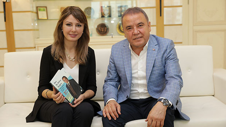 SİNEMAYA HAYRAN TÜRKÜLERE TUTKUN SİNEMAYA HAYRAN TÜRKÜLERE TUTKUN