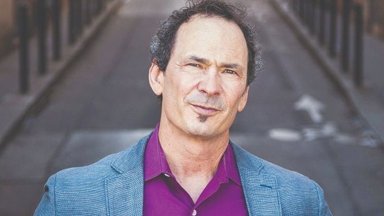 Şiirsel, tempolu ve karanlık bir roman: İz Şiirsel, tempolu ve karanlık bir roman: İz