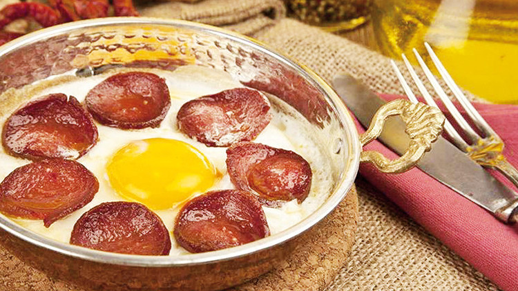 Sucuklu yumurtadan 3 yıl istendi Sucuklu yumurtadan 3 yıl istendi