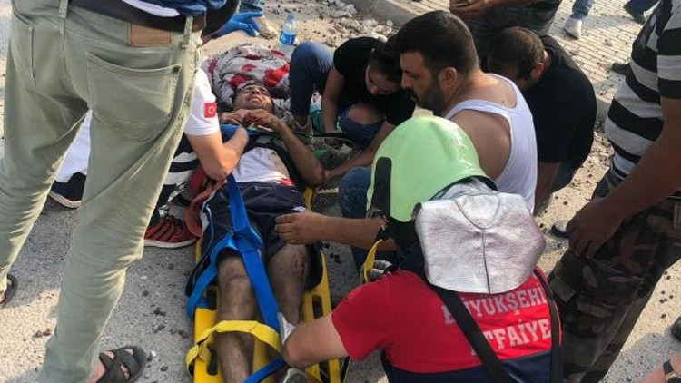TIR ile taksi çarpıştı: 1i ağır 5 yaralı