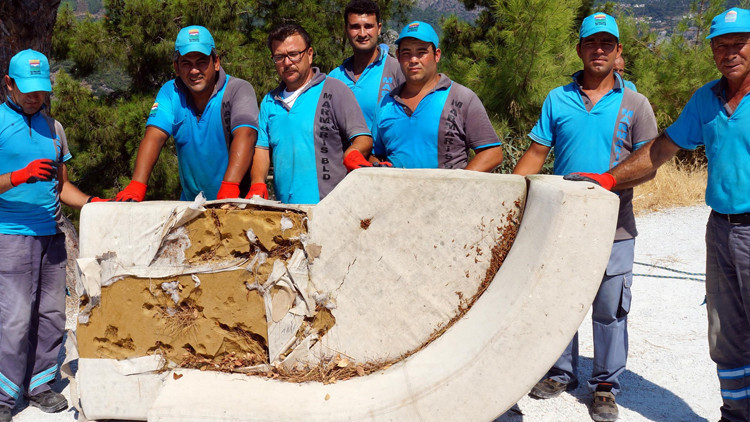 Marmariste bir günde 6 ton çöp topladı