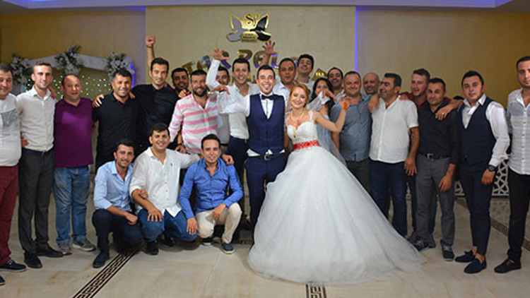 Mutlu çiftten salsa gösterisi