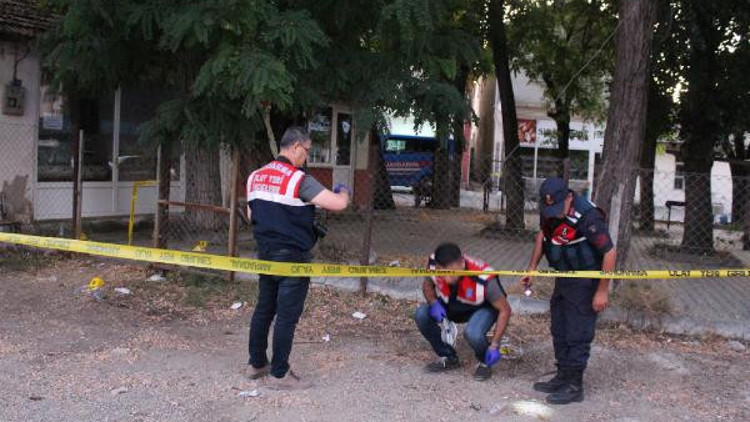 Kasapların kıyma çekme kavgası kanlı bitti: 4 yaralı Kasapların kıyma çekme kavgası kanlı bitti: 4 yaralı