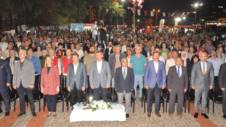 17 Ağustos Depreminde hayatını kaybedenler dualarla anıldı
