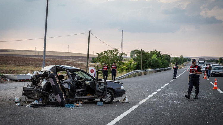 Zincirleme kazada 3’ü ağır 5 yaralı Zincirleme kazada 3’ü ağır 5 yaralı