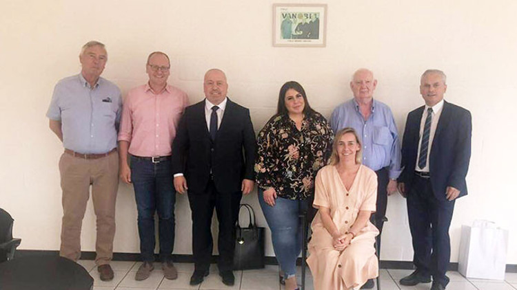 İşçi olarak geldiği Almanya’da, tavuk sektöründe lider oldu