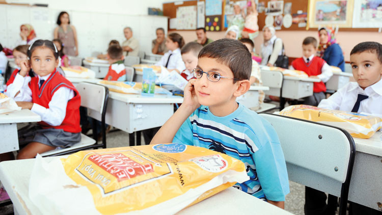 Uyum için yarın dersbaşı: ‘Okulda bekleyin ama sınıfa girmeyin’