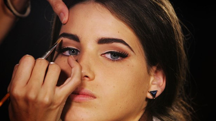 Kaşlarınızın Modelini Değiştirme Zamanı