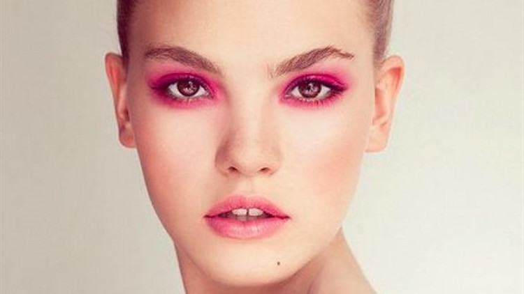 Tek Renk Çok Etki: Monokrom Makyaj